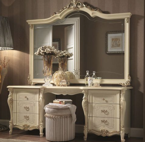 Lux Victorian Vanity